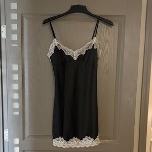 Elegant Black Lace Trim Chemise